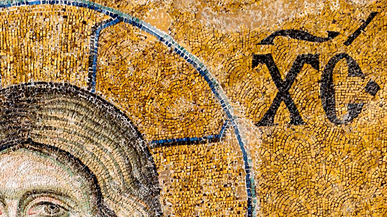 Detalle del mosaico bizantino: El rostro de Jesús y los símbolos XC