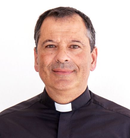 El padre Ignacio José González director de Maranatha